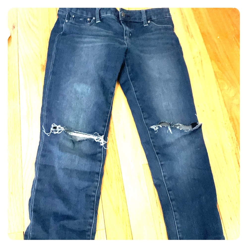 Adorable ripped jeans